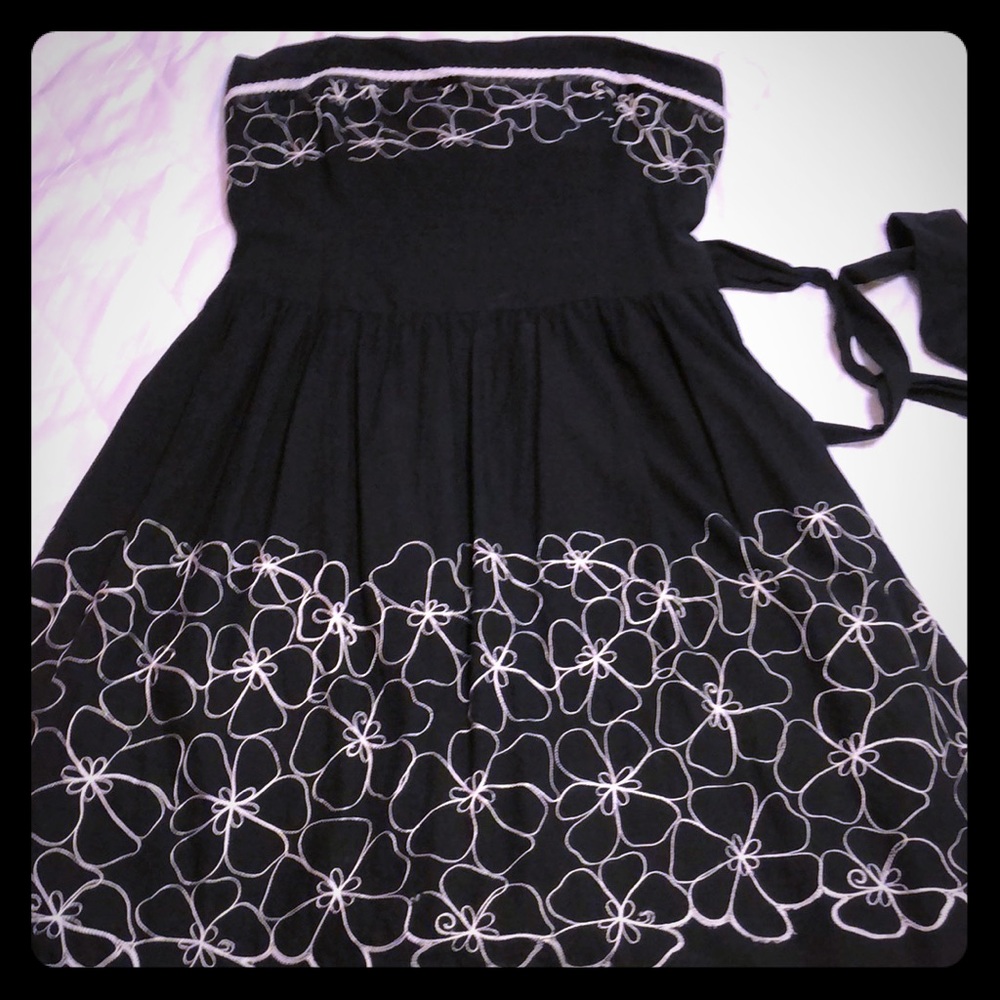 Super cute little black dress